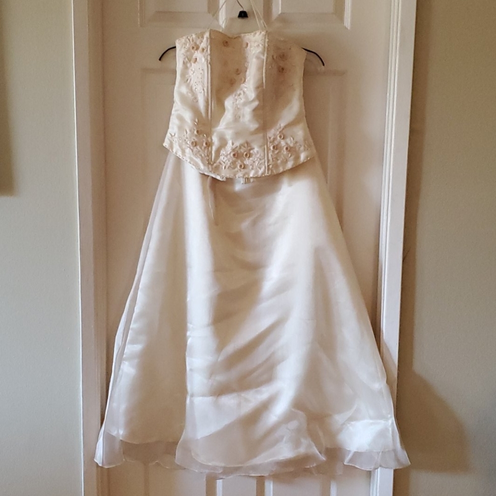 TWO PIECE GOWN, SILK, EMBROIDERED. SEQUIN,